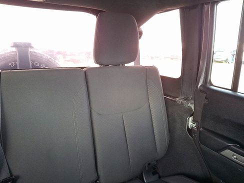 Used 2018 Jeep Wrangler Unlimited Sport S image 21