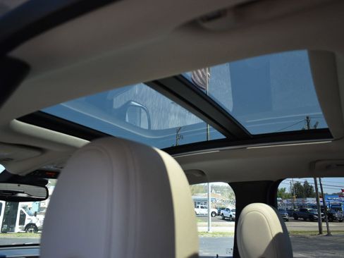 Used 2023 Buick Encore GX Essence w/ Experience Buick Package FWD image 19