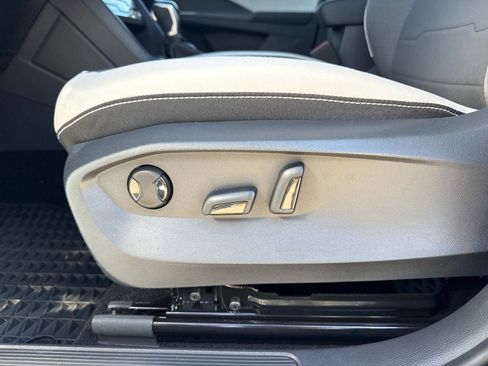 Used 2025 Volkswagen Taos SEL image 20