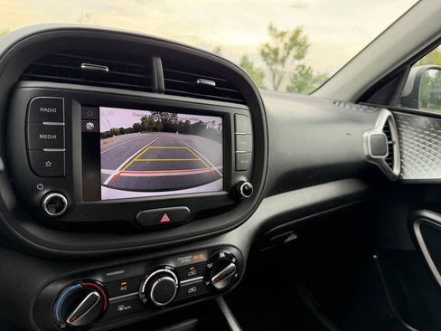 Used 2023 Kia Soul LX w/ LX Technology Package FWD image 23
