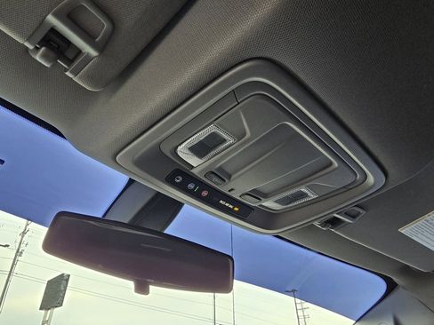 Used 2021 Chevrolet Silverado 1500 LT image 19