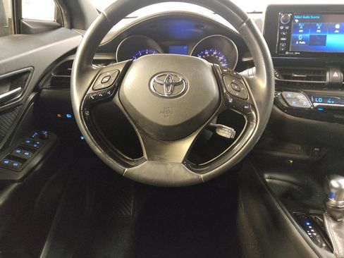 Used 2018 Toyota C-HR XLE image 22