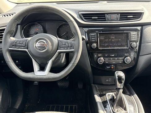 Certified 2020 Nissan Rogue SV FWD image 4