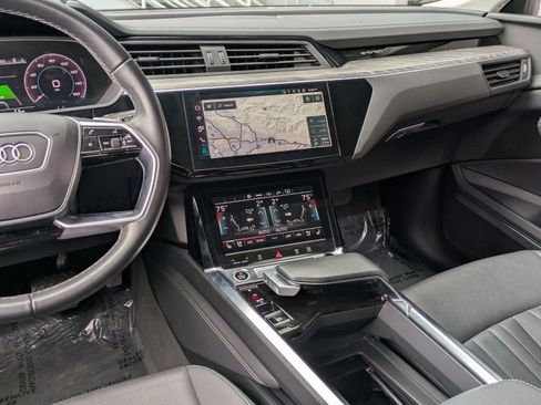 Used 2023 Audi e-tron Premium Plus w/ Premium Plus Package AWD/4WD image 9