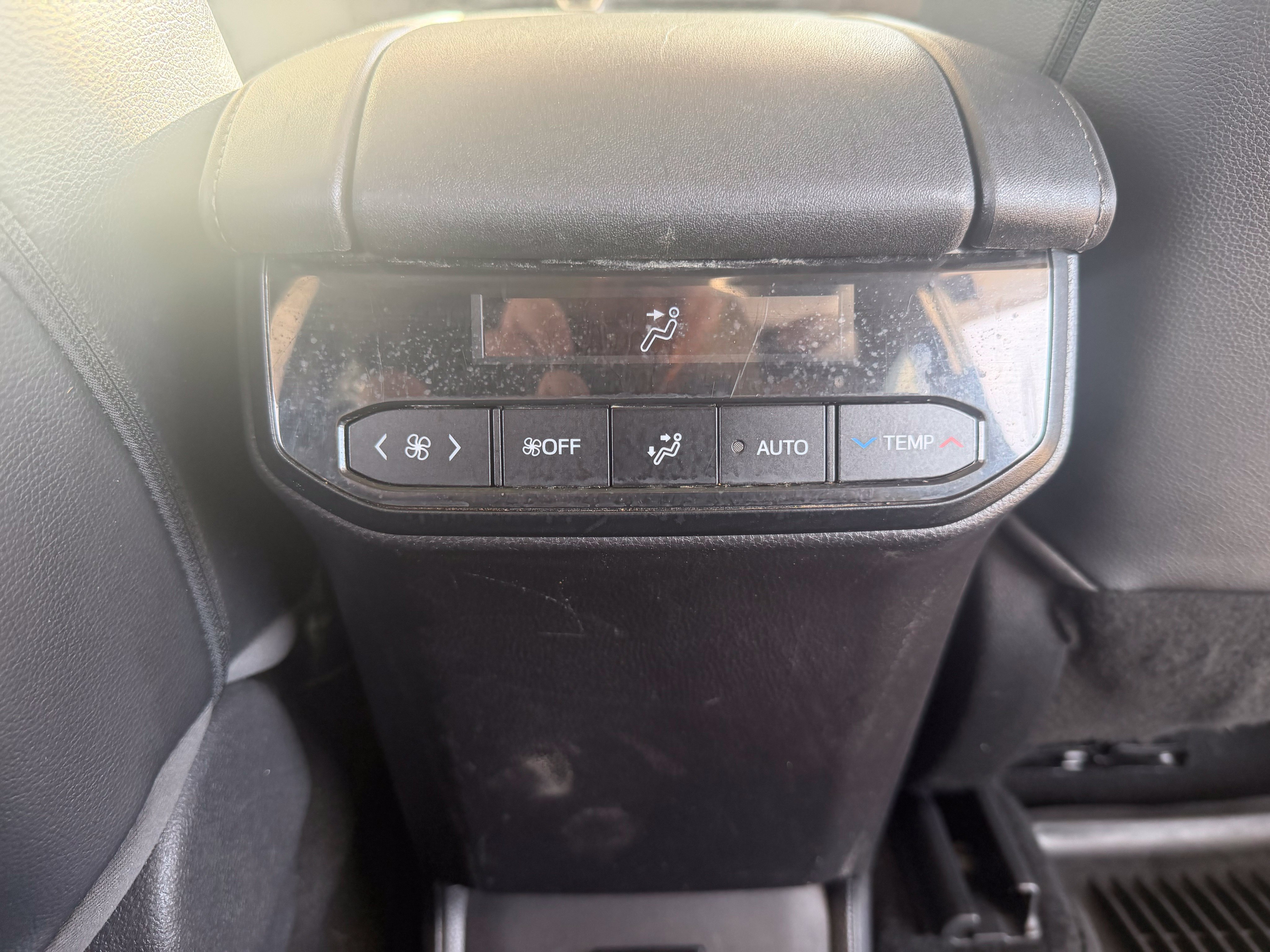 Used 2020 Toyota Highlander XLE FWD image 43