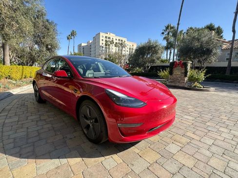 Used 2022 Tesla Model 3 Standard Range image 3
