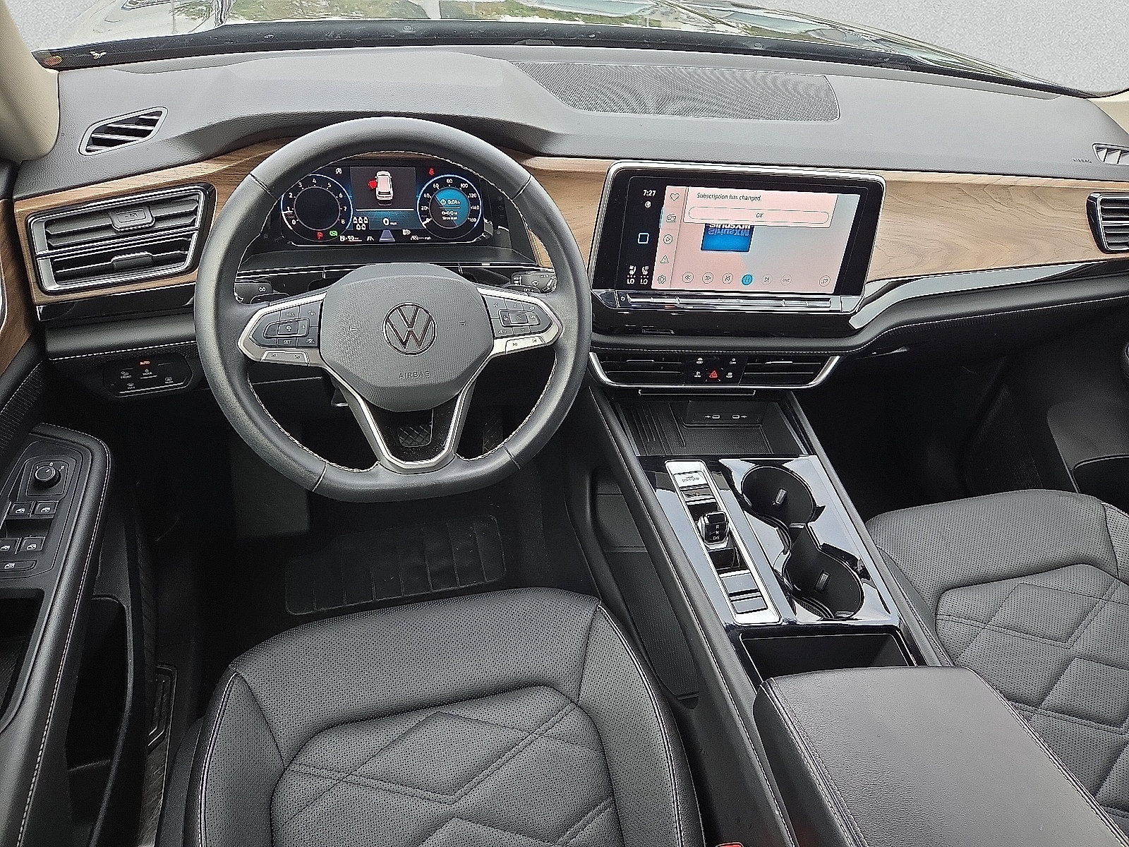 Used 2025 Volkswagen Atlas SE FWD image 12