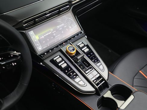 New 2026 Aston Martin V8 Vantage S image 36