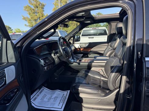 Used 2019 Lincoln Navigator Reserve AWD/4WD image 7