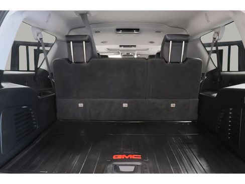 Used 2018 Chevrolet Suburban Premier AWD/4WD image 32
