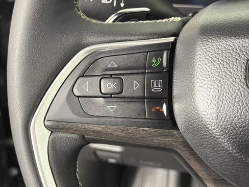 Used 2025 Jeep Grand Cherokee Limited w/ Black Appearance Package AWD/4WD image 25