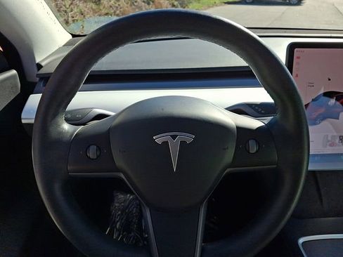 Used 2021 Tesla Model Y Long Range image 23