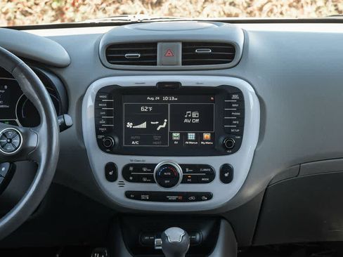 Used 2016 Kia Soul EV FWD image 13