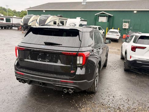 Used 2025 Ford Explorer ST AWD/4WD image 2