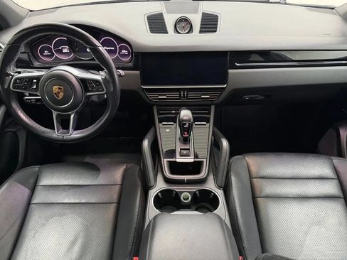 Used 2022 Porsche Cayenne AWD/4WD image 2