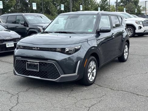 Used 2025 Kia Soul LX w/ LX Technology Package FWD image 5