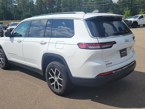 Certified 2025 Jeep Grand Cherokee L Limited w/ Luxury Tech Group II AWD/4WD image 17