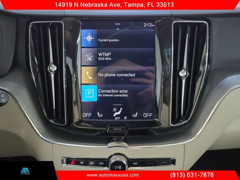 Used 2018 Volvo XC60 T5 Momentum w/ Vision Package image 17