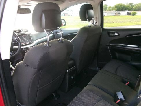 Used 2019 Dodge Journey SE FWD image 17