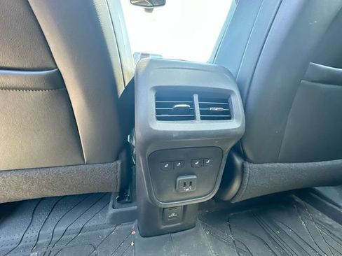 Used 2024 Chevrolet Equinox Premier AWD/4WD image 25