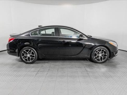 Used 2017 Buick Regal Sport Touring FWD image 7