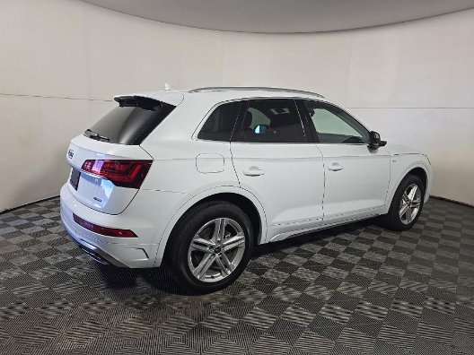 Used 2023 Audi Q5 e Premium Plus w/ Premium Plus Package AWD/4WD image 2