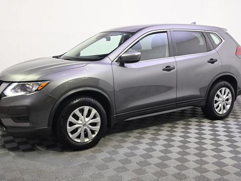 Used 2019 Nissan Rogue S AWD/4WD image 2