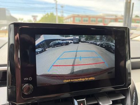 Used 2025 Toyota Corolla LE FWD image 17