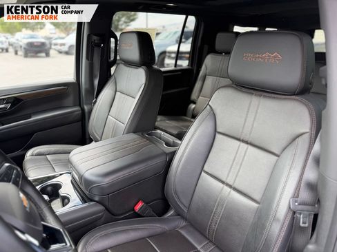 Used 2025 Chevrolet Suburban High Country AWD/4WD image 29