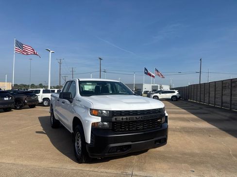 Used 2020 Chevrolet Silverado 1500 W/T w/ Trailering Package AWD/4WD image 2