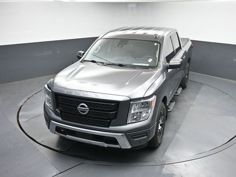 Used 2021 Nissan Titan SV w/ SV Convenience Package image 18