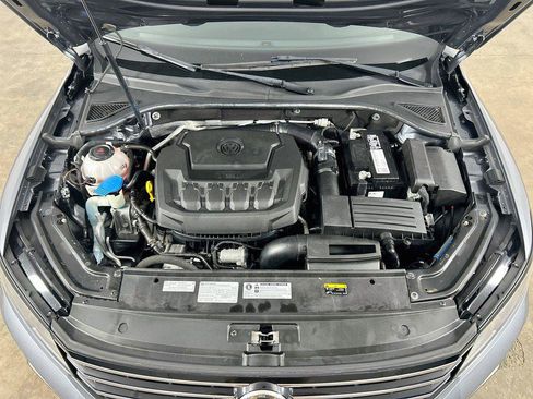 Used 2018 Volkswagen Passat 2.0T SE FWD image 30