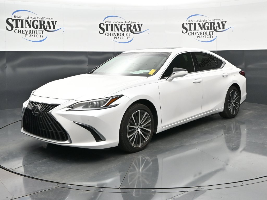 Used 2024 Lexus ES 350 w/ Premium Package FWD image 3