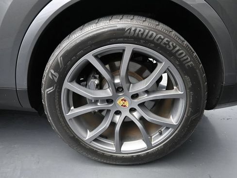 Certified 2024 Porsche Cayenne AWD/4WD image 9