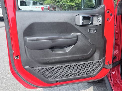 Used 2025 Jeep Wrangler Unlimited Rubicon AWD/4WD image 29