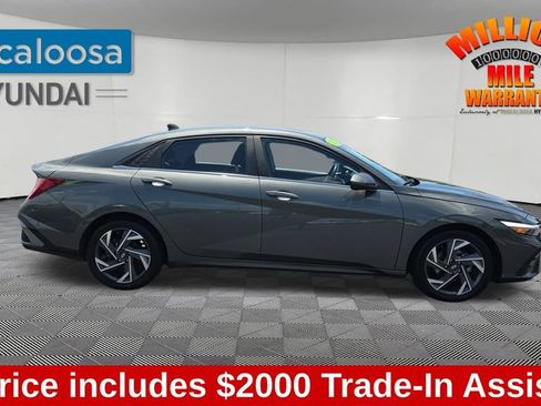 Used 2025 Hyundai Elantra SEL FWD image 9