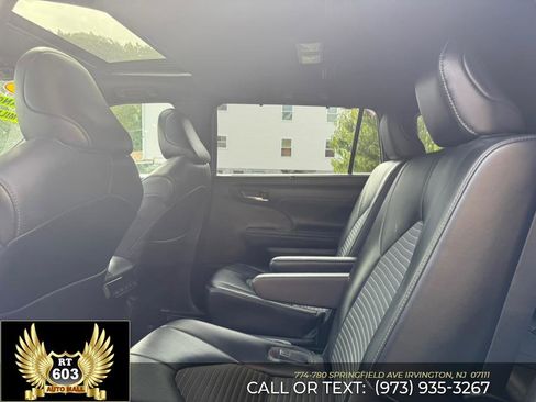 Used 2021 Toyota Highlander XSE image 7