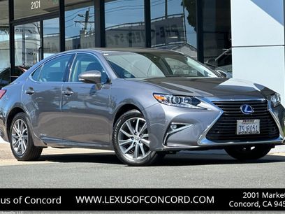 Used 2016 Lexus ES 300h w/ Navigation System Package