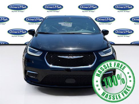 Used 2025 Chrysler Pacifica Select FWD image 2