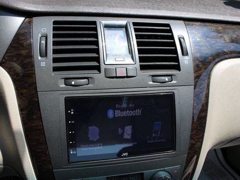 Used 2011 Cadillac DTS image 19