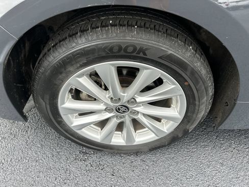 Used 2023 Toyota Corolla LE w/ LE Convenience Package FWD image 9