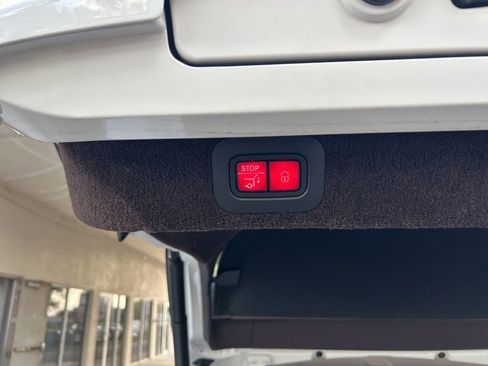 Used 2021 Aston Martin DBX AWD/4WD image 42