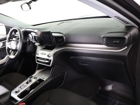 Used 2023 Ford Explorer XLT AWD/4WD image 26