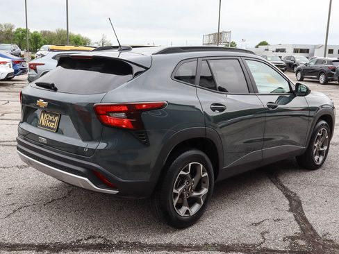 Used 2025 Chevrolet Trax LT image 4