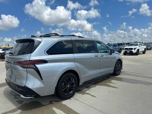 Used 2024 Toyota Sienna XSE w/ XSE Plus Package AWD/4WD image 3