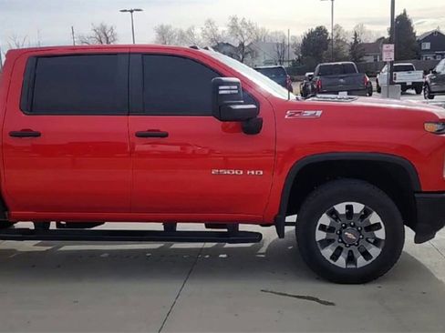 Used 2024 Chevrolet Silverado 2500 Custom w/ Custom Value Package image 3