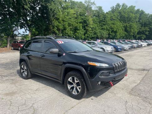 Used 2017 Jeep Cherokee Trailhawk w/ Comfort & Convenience Group AWD/4WD image 3