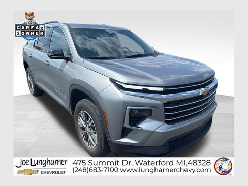 Used 2024 Chevrolet Traverse LT w/ Trailering Package AWD/4WD image 1