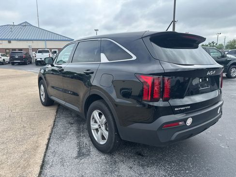 Used 2023 Kia Sorento LX FWD image 4