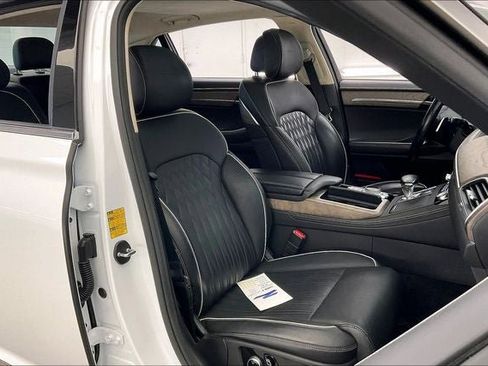Used 2021 Genesis G90 3.3T Premium image 7